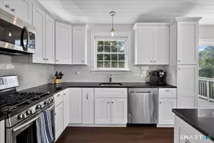 24 Thimble Farms Rd, Branford, CT 06405 - Photo 3