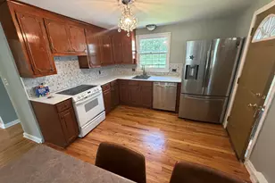 905 Plymouth St, Windsor, CT 06095 - Photo 3