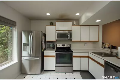 166 Old Brookfield Road #34-7, Danbury, CT 06811 - Photo 3