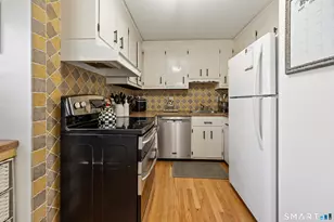 42 Northampton Ln, Plainville, CT 06062 - Photo 3
