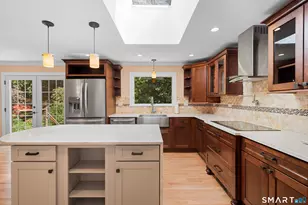 27 Amherst Pl, Stamford, CT 06902 - Photo 9