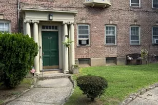 610 Wilmot Ave, Bridgeport, CT 06607 - Photo 1