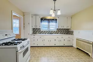 47 Clover St, Stratford, CT 06614 - Photo 3