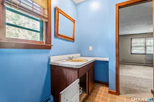 250 Pilgrim Rd, Bridgeport, CT 06610 - Photo 25