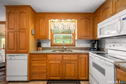 11 Monroe Road, Enfield, CT 06082 - Photo 9