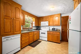 11 Monroe Rd, Enfield, CT 06082 - Photo 7