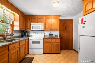 11 Monroe Road, Enfield, CT 06082 - Photo 7