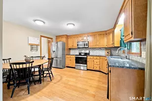 4 Woodland Hollow St, Windsor Locks, CT 06096 - Photo 3