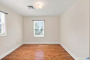35 Woodrow St, Stamford, CT 06902 - Photo 9