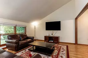 54 Valleyview Dr, Hamden, CT 06518 - Photo 5
