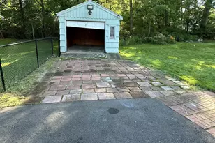 52 Ellsworth Dr, Bloomfield, CT 06002 - Photo 5