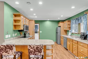 14 Oak St, Wallingford, CT 06492 - Photo 17