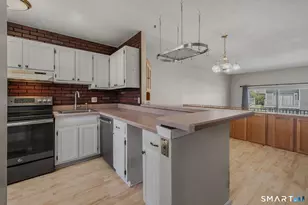61 Meetinghouse Village, Meriden, CT 06450 - Photo 5