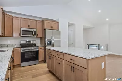 9 Washington Street, Windsor Locks, CT 06096 - Photo 5