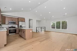 9 Washington St, Windsor Locks, CT 06096 - Photo 3