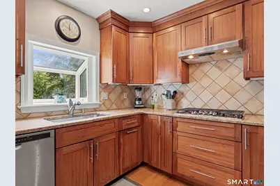 45 Hemlock Drive, Stamford, CT 06902 - Photo 13