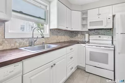 35-37 Omega Avenue, Bridgeport, CT 06606 - Photo 15
