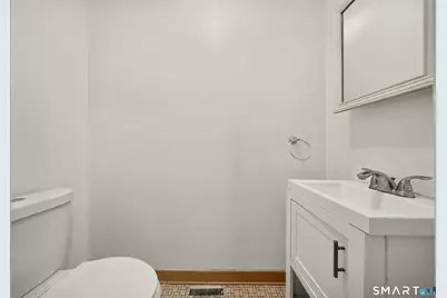 236 Edgemoor Road #B, Bridgeport, CT 06606 - Photo 9
