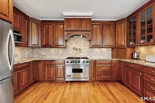 32 Shipyard Ln, Milford, CT 06460 - Photo 9
