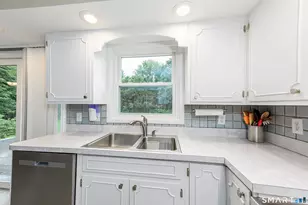 26 Dorchester Ln, Branford, CT 06405 - Photo 13