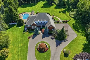 8 Huntington Ln, New Fairfield, CT 06812 - Photo 1