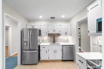 166 Old Brookfield Road #26D4, Danbury, CT 06811 - Photo 7