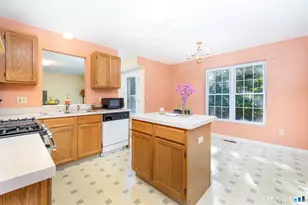 124 Cynrose Pl, Meriden, CT 06451 - Photo 7