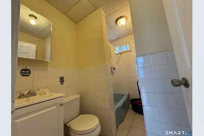 752 Boston Avenue #2fl, Bridgeport, CT 06610 - Photo 3
