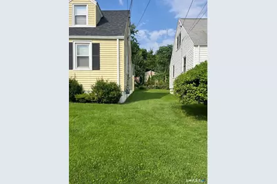 236 Goldenrod Avenue, Bridgeport, CT 06606 - Photo 19