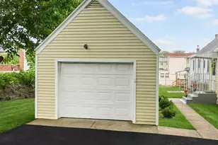 236 Goldenrod Ave, Bridgeport, CT 06606 - Photo 21