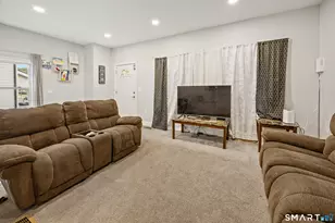12 Columbus Ave, Meriden, CT 06451 - Photo 5