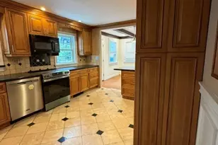 157 Samp Mortar Dr, Fairfield, CT 06824 - Photo 5