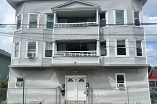 1389 Pembroke St, Bridgeport, CT 06608 - Photo 3