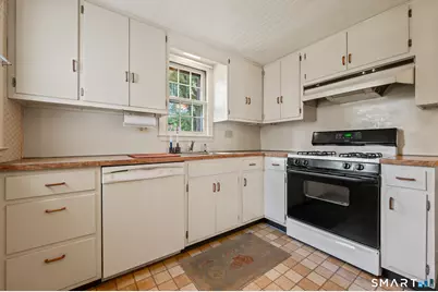 12 Greenhurst Road, West Hartford, CT 06107 - Photo 11