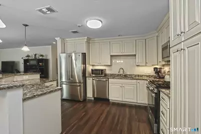 127 Harbour Close Close #127, New Haven, CT 06405 - Photo 13