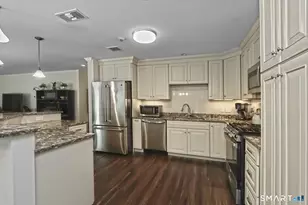 127 Harbour Close Close, New Haven, CT 06405 - Photo 13