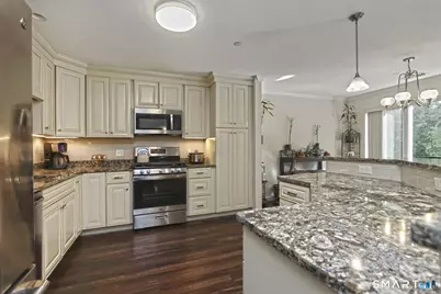 127 Harbour Close Close #127, New Haven, CT 06405 - Photo 15