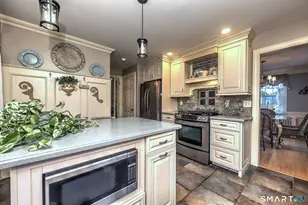 376 Stratford Rd, Stratford, CT 06615 - Photo 19