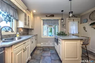 376 Stratford Rd, Stratford, CT 06615 - Photo 17