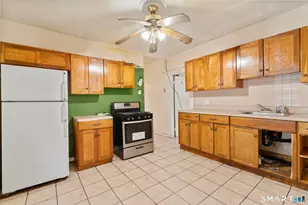 124 Cleveland Ave, Bridgeport, CT 06605 - Photo 31