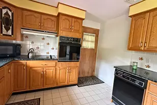 307 Highland Dr, Waterbury, CT 06708 - Photo 17