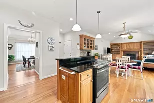 4 Charles Ct, Suffield, CT 06078 - Photo 3