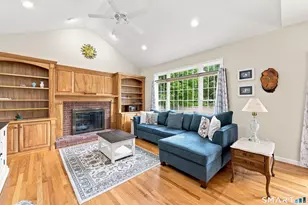 4 Charles Ct, Suffield, CT 06078 - Photo 7