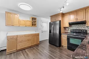 19 Kent Ct, Middletown, CT 06457 - Photo 9