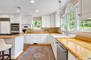 36 Shadows End Ln, Milford, CT 06460 - Photo 9