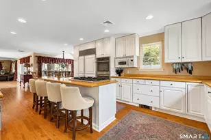 36 Shadows End Ln, Milford, CT 06460 - Photo 5