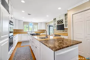 36 Shadows End Ln, Milford, CT 06460 - Photo 7