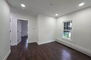 8 Marley Pl, Waterbury, CT 06705 - Photo 5