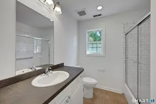 124 Pine Hill Ave, Stamford, CT 06906 - Photo 15