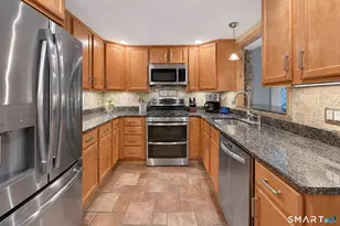141 Head of Meadow Rd, Newtown, CT 06470 - Photo 5